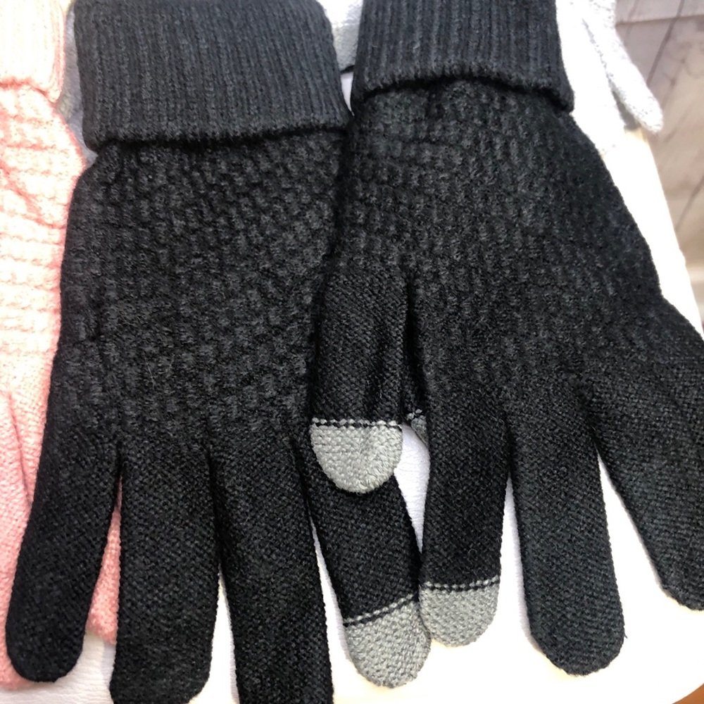 Pink Knit Touchscreen Gloves - Picture 4 of 7
